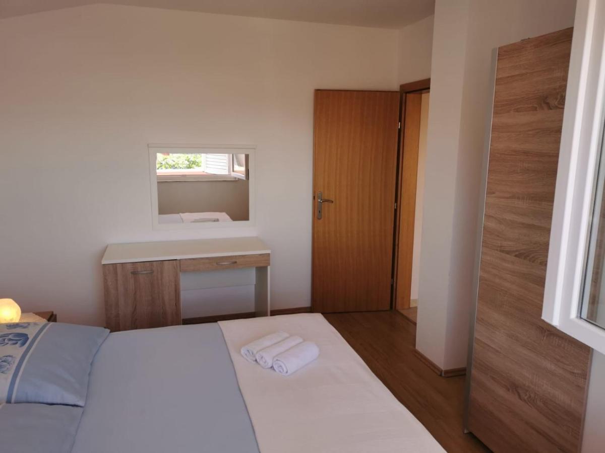 Apartment Milka Vir Exteriör bild