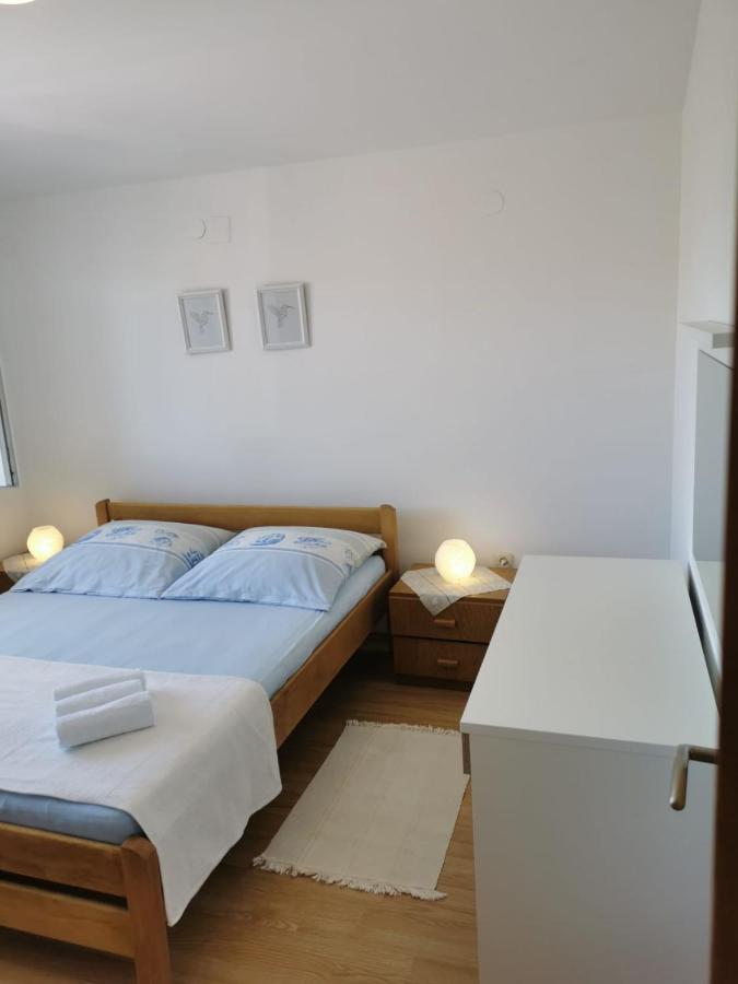 Apartment Milka Vir Exteriör bild